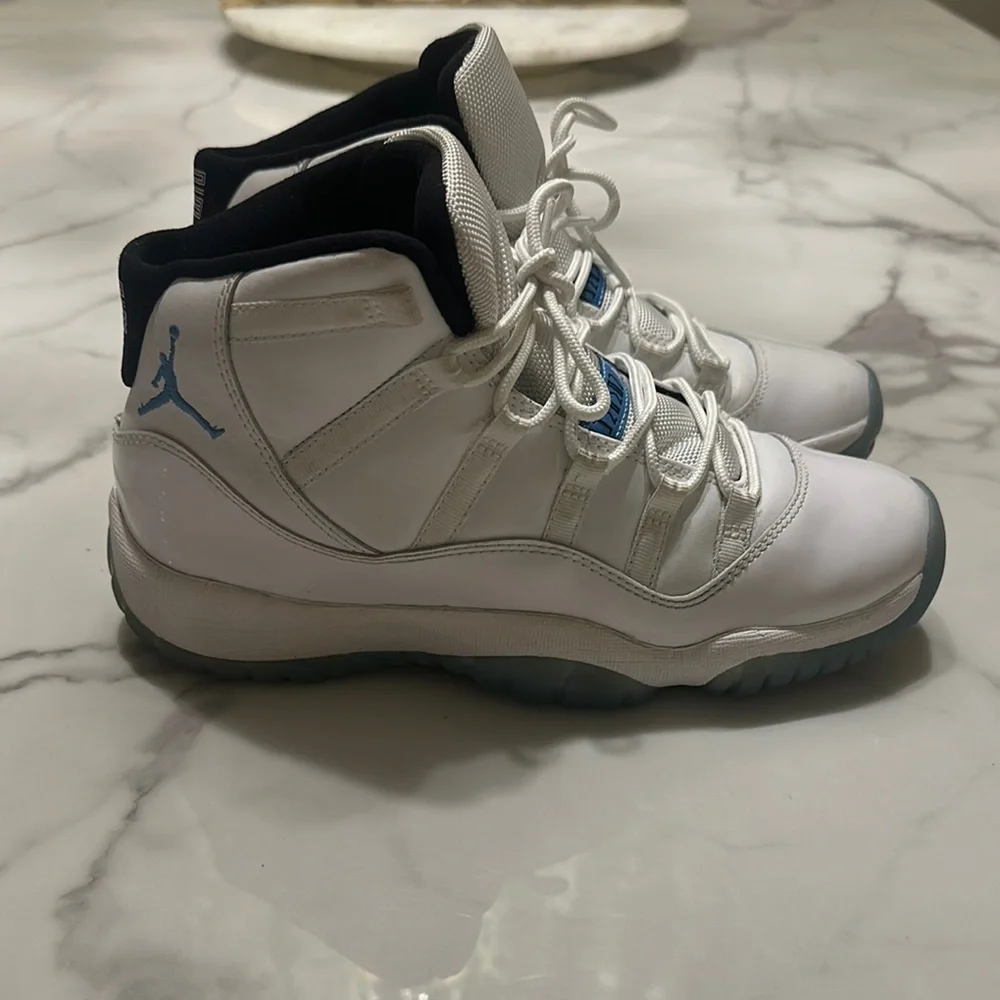 JORDAN 11 Retro Legend blue 12-24-14 release (GS)